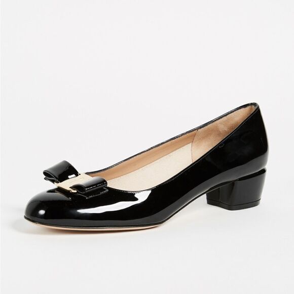 Salvatore FERRAGAMO VARA Low pumps in black patent leather - Picture 3 of 17